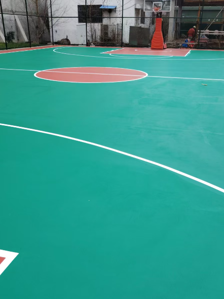 泾川 球场长期使用易出现地面开裂